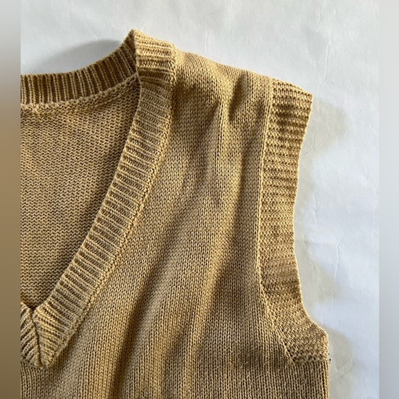 Women’s Sweater Vest - medium - Picture 3 of 4